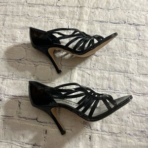 WHITE HOUSE BLACK MARKET DANIELS BLACK PATENT LEATHER UPPER STRAPY HEELS SIZE 6M